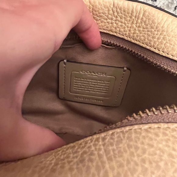 Coach - Picture 5 of 8